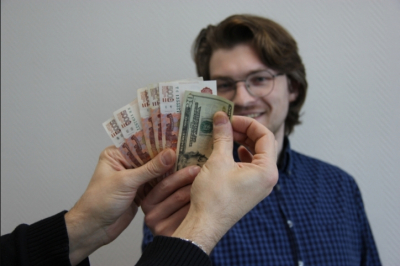 Экономист объяснил, куда россиянам выгоднее инвестировать при низкой ключевой ставке