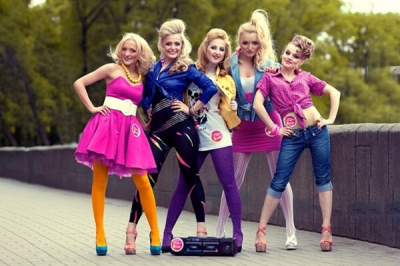 Как носить классические джинсы, вдохновившись супермоделями 90-х