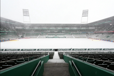Из-за снегопада в Германии перенесены матчи "Лейпциг" &mdash; "Санкт-Паули" и "Вердер" &mdash; "Хоффенхайм", ситуация в Гамбурге критическая