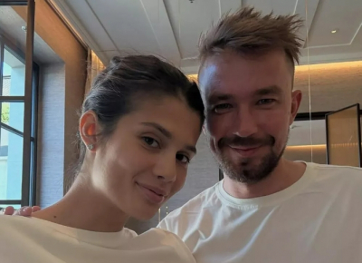 Жена Александра Петрова трогательно отметила вторую годовщину совместной жизни