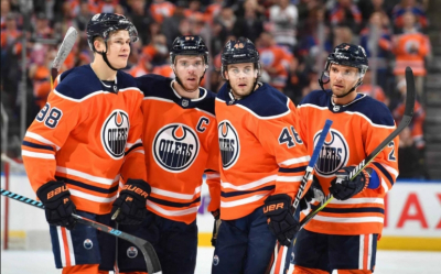 Рубль в 2025 году укрепился до рекордного уровня к доллару, сообщают СМИ