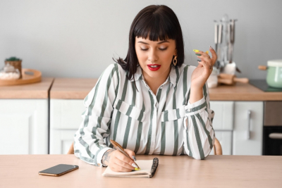 Что делать, если вы всё ещё переедаете после Нового года: полезный список действий